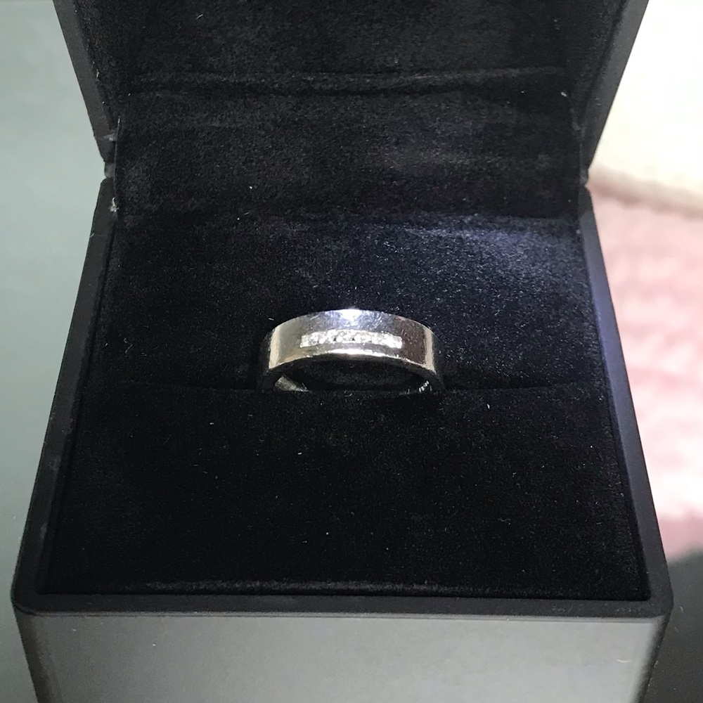 ❌SOLD❌Burberry Platinum 900 Diamond Band Ring Size 49 US 4 3/4